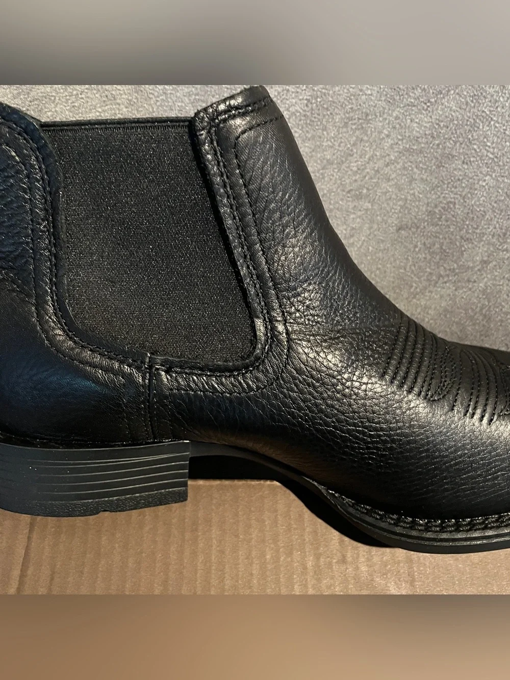 Ariat Men’s Boots Booker Chelsea Wide Square Toe Western Boot Size 10.5 EE Wide